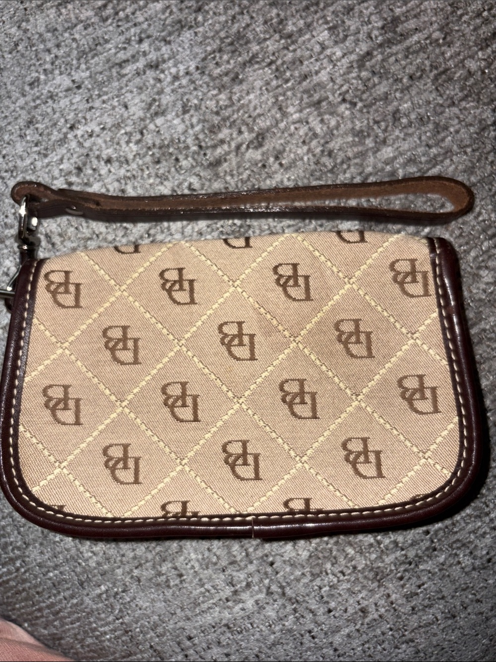 Dooney & Bourke wristlet - Picture 2 of 5